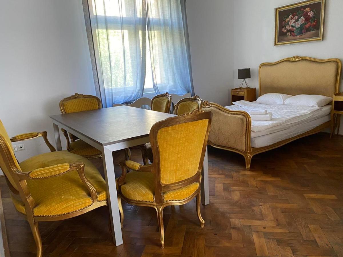 Bank Invest Apartmens - Old Town Leilighet Praha Eksteriør bilde